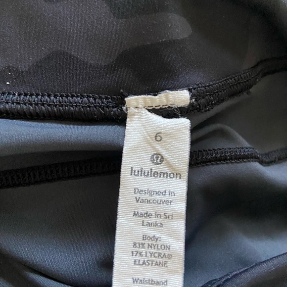 Lululemon Swift Speed Crop 21" size 6 in black camouflage, side pockets - Picture 6 of 7